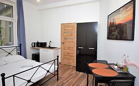 roomspoznan pl - Apartamenty i Pokoje Półwiejska 20 - 24h self check-in